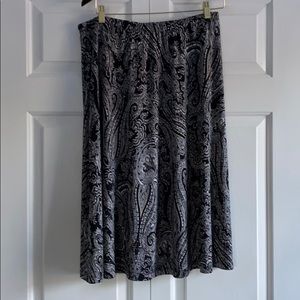 Black and white paisley pull on skirt